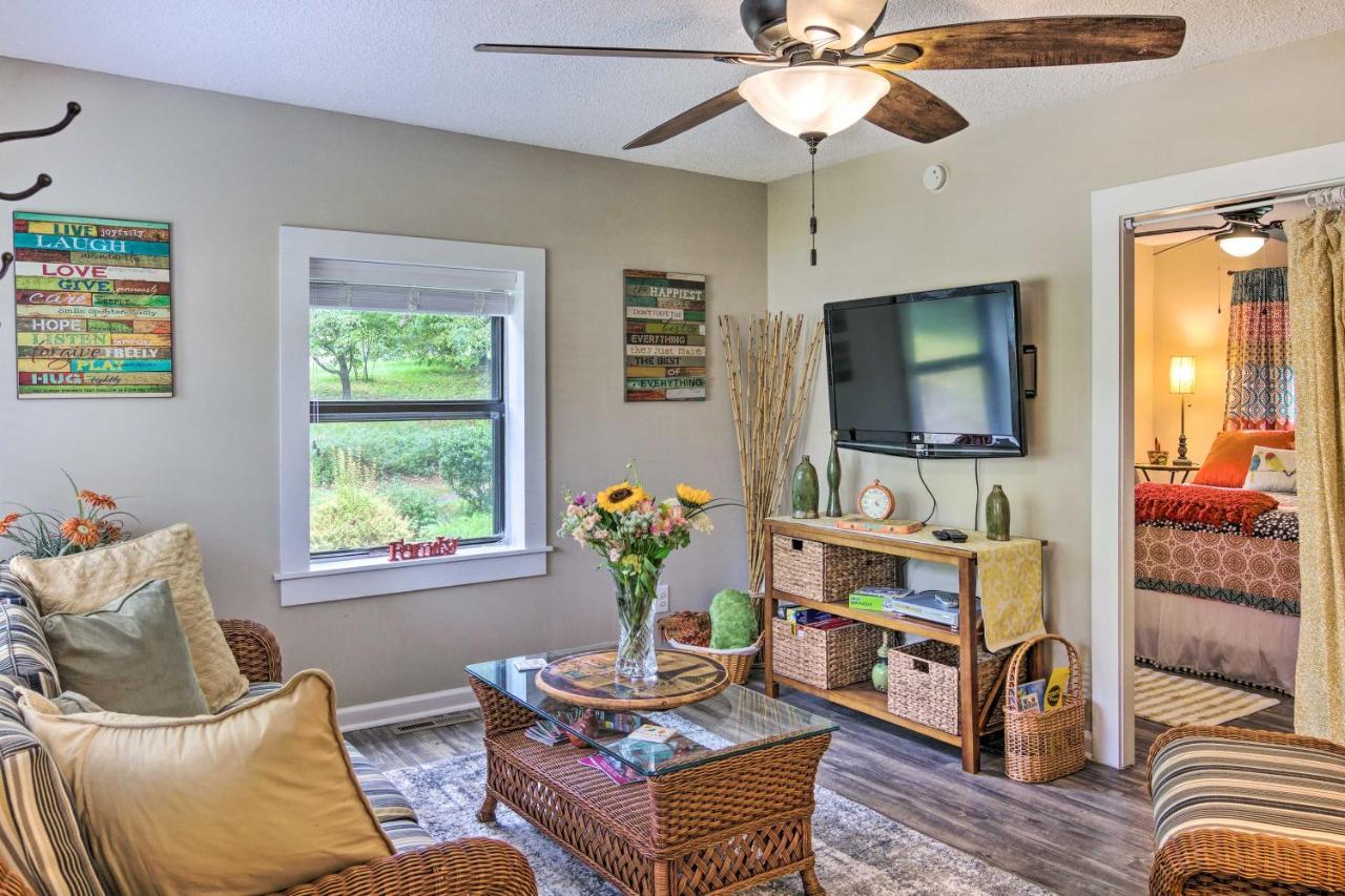Shaw Creek Cottage With Fire Pit And Forest Views Hendersonville Exterior foto